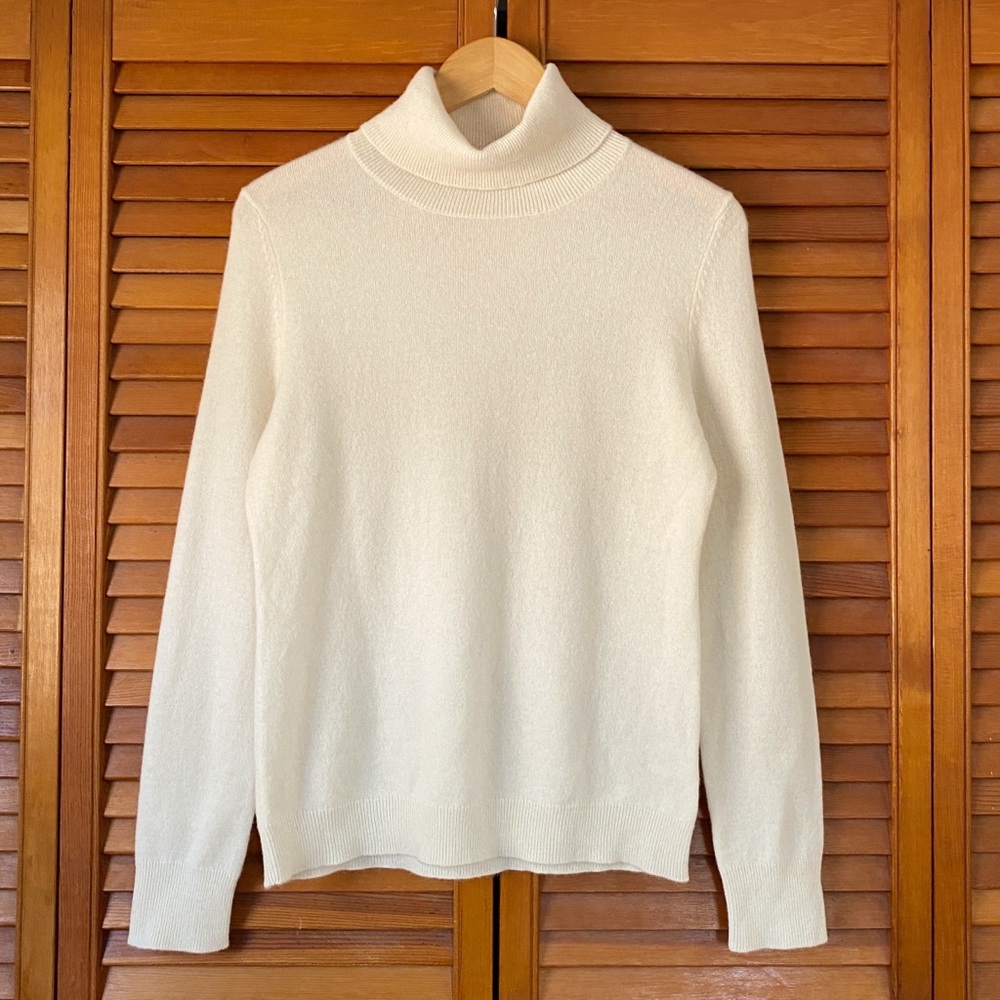 Antonio Melani Turtleneck Sweater Women's Size Medium 100% Cashmere Knit Cream